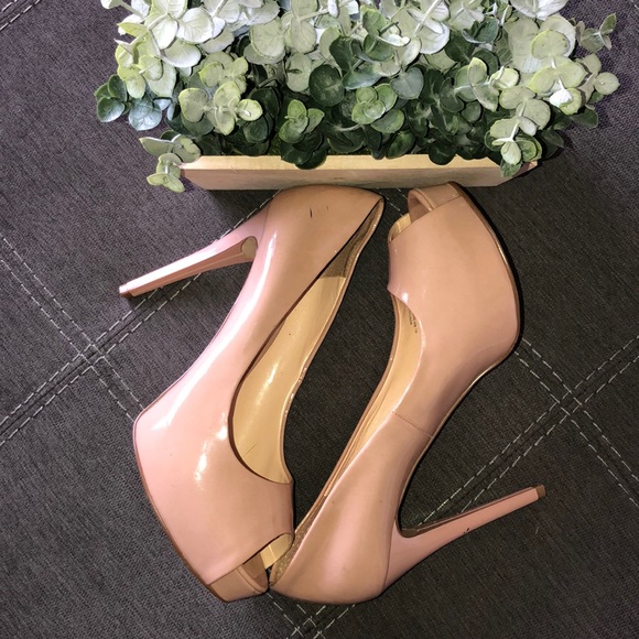 GUESS Nude Pumps - Picture 1 of 8